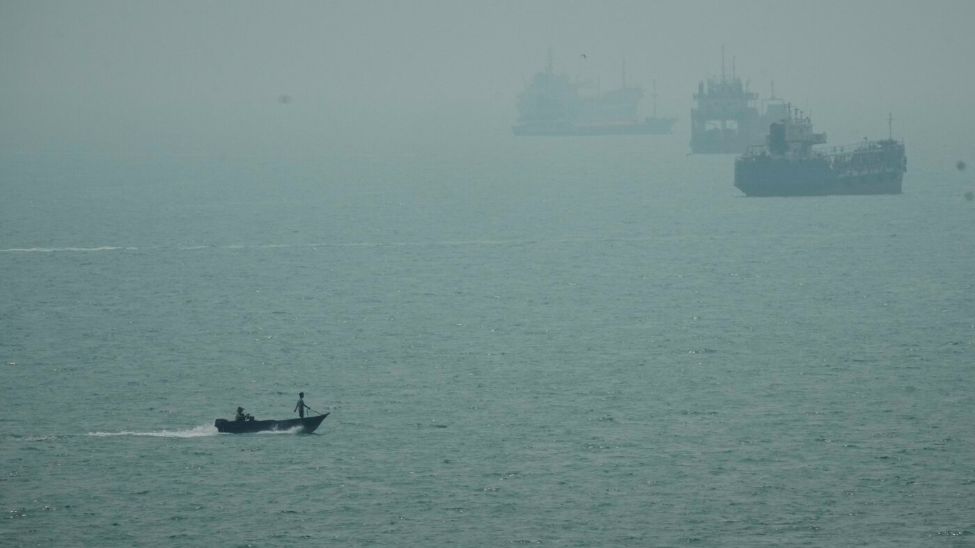 U.S. military says it destroyed 5 Iranian oil tankers after attacks on Navy warship