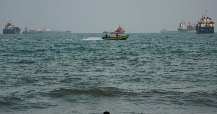 U.S. strikes 3 Iranian oil tankers after missiles target Navy ships