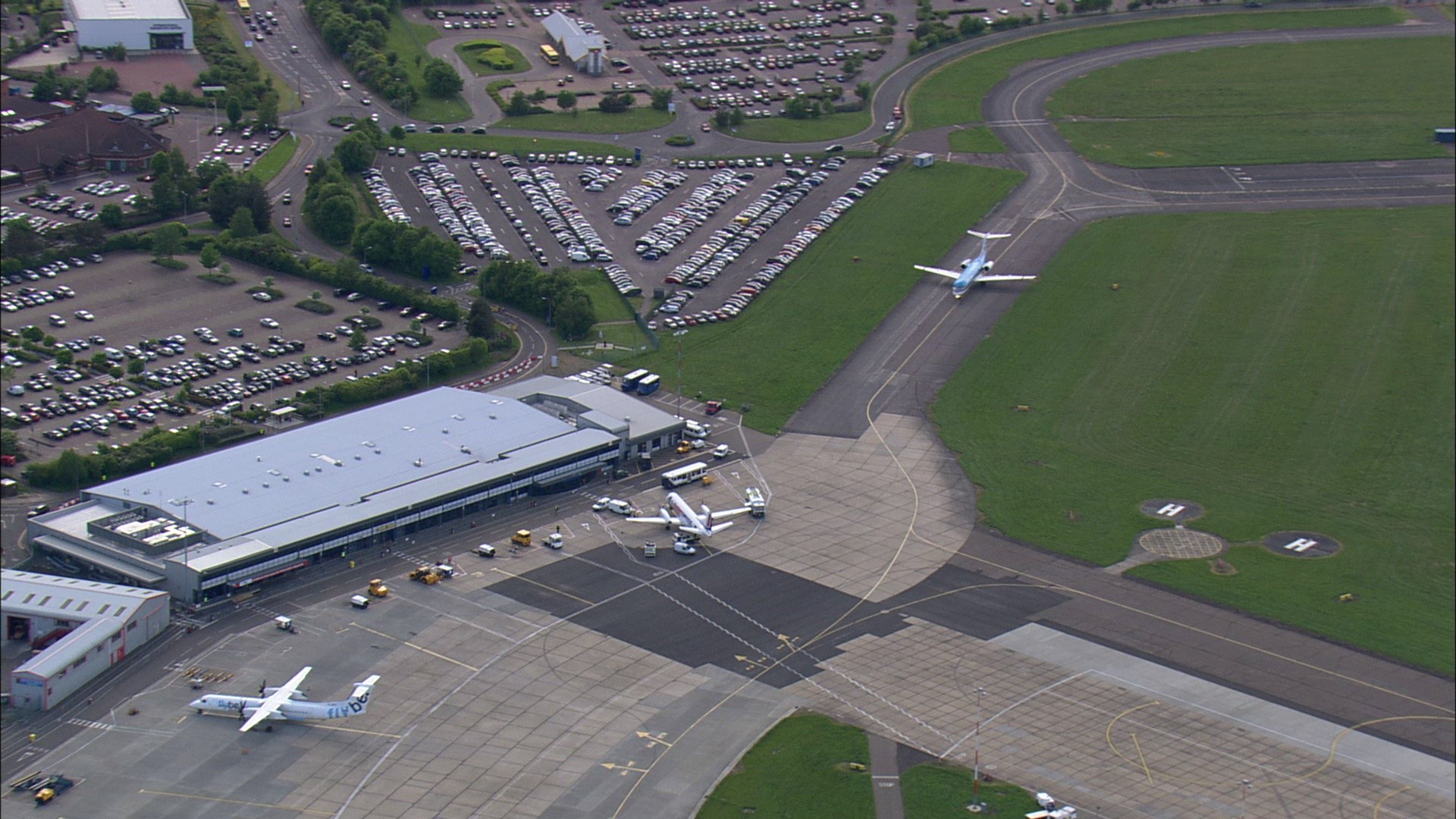 UK airport forced to close AGAIN due to strike with flights cancelled