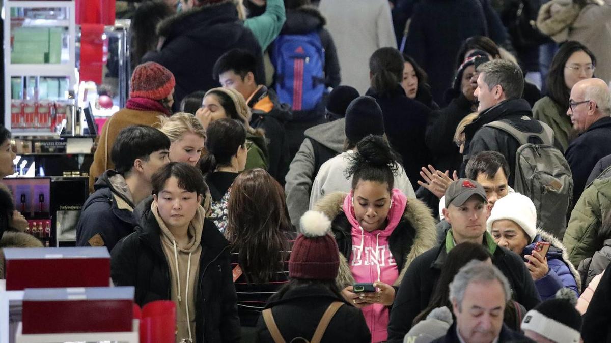 US jobless claims rise but at historically low levels