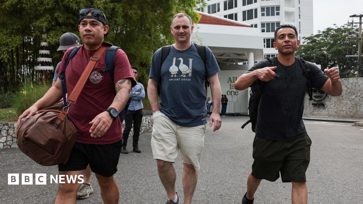 US sailors go shopping and bar-hopping in Thailand after 250-day voyage