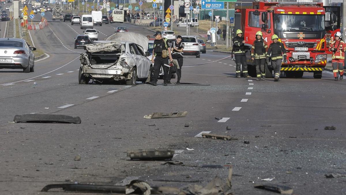 Ukraine expects US negotiators as Russia strikes Kyiv