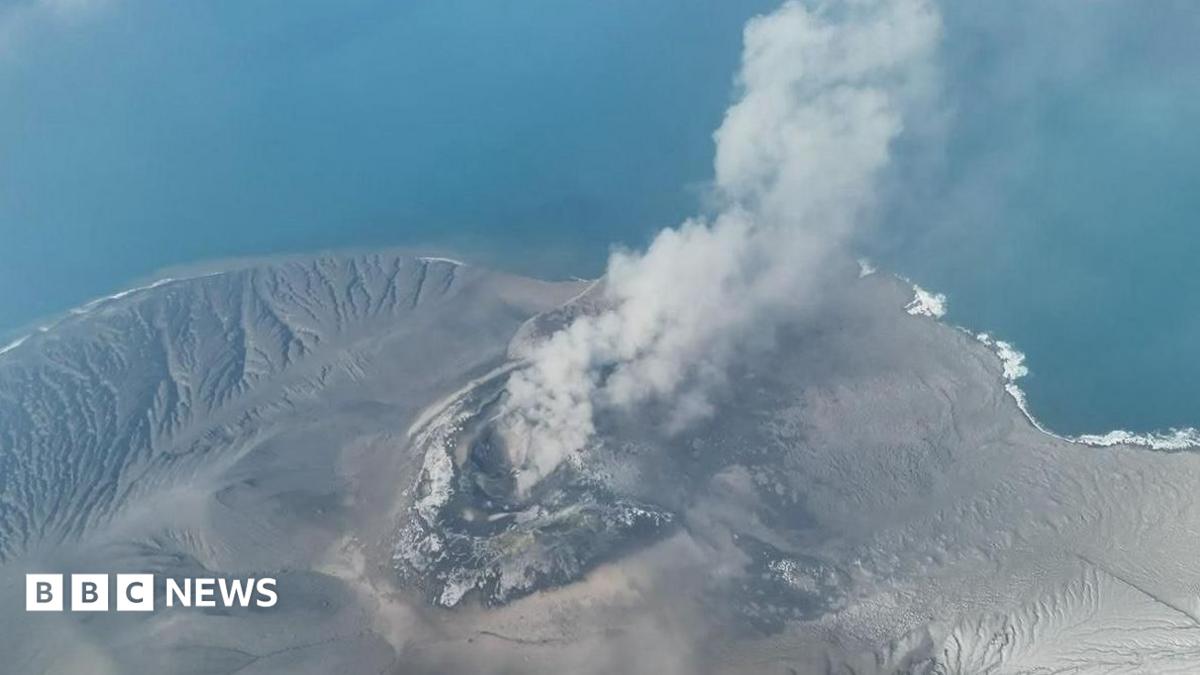 Volcano eruption triggers flight suspensions at Indonesia's main airport