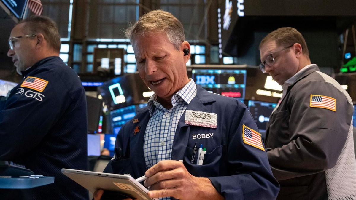 Wall St dips as oil hovers near $US100 on Iran tensions