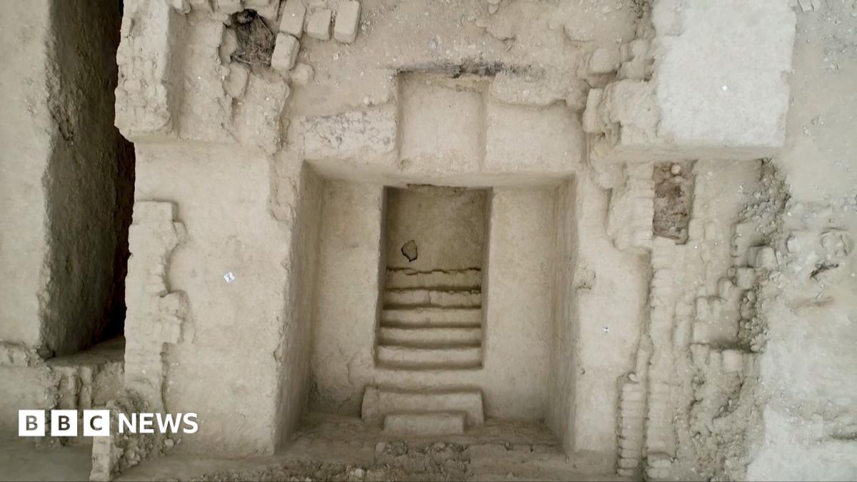 Watch: Archeologists discover ancient tomb in Peru
