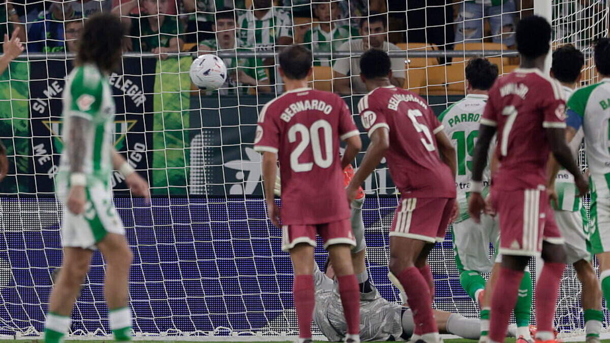 Watch: Supersub Troy Parrott gets dream first Betis goal with late winner against Real Madrid in chaotic finale