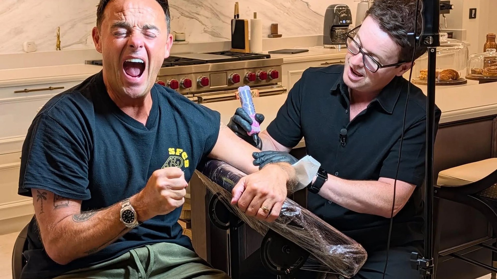 Watch the moment Ant McPartlin screams as Declan Donnelly TATTOOS him with fan’s design