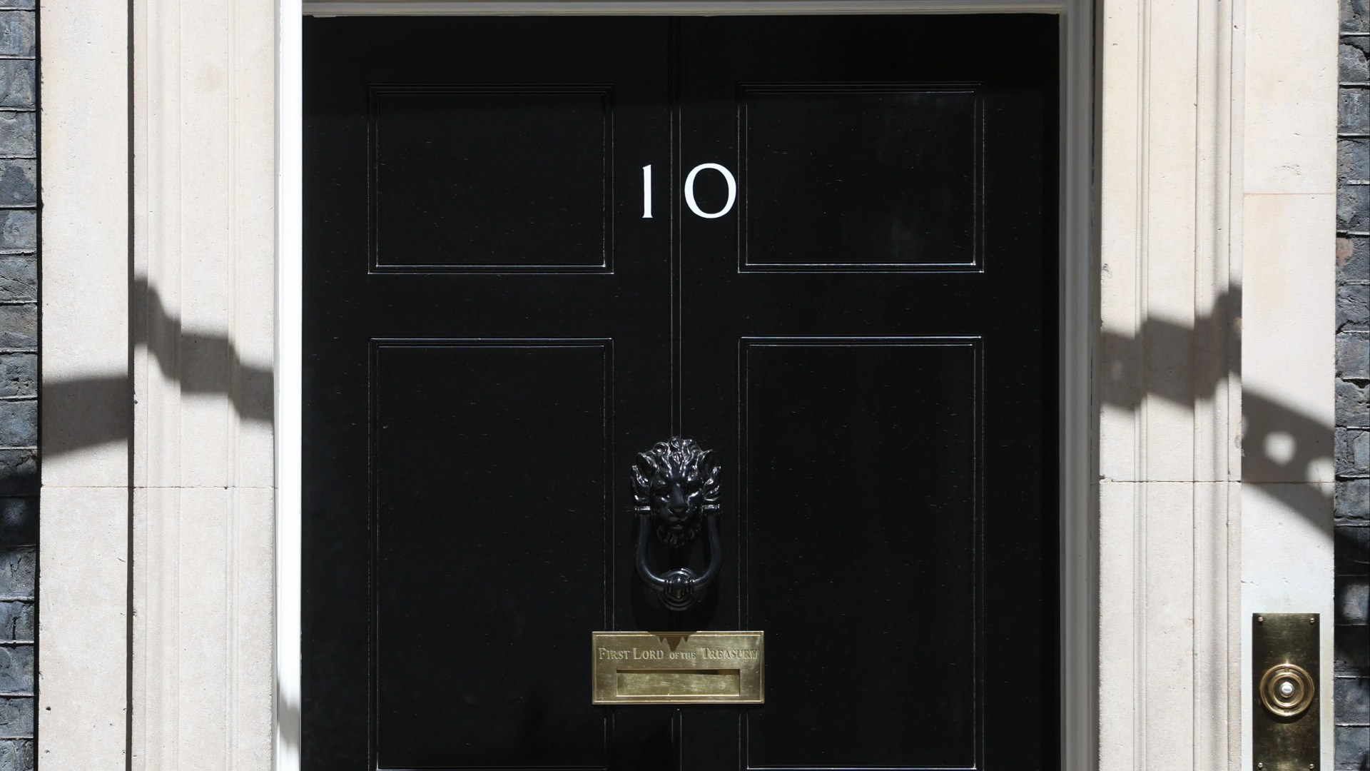 Watchdog set up fake Booking.com listing for the PM’s home to highlight holiday scammers