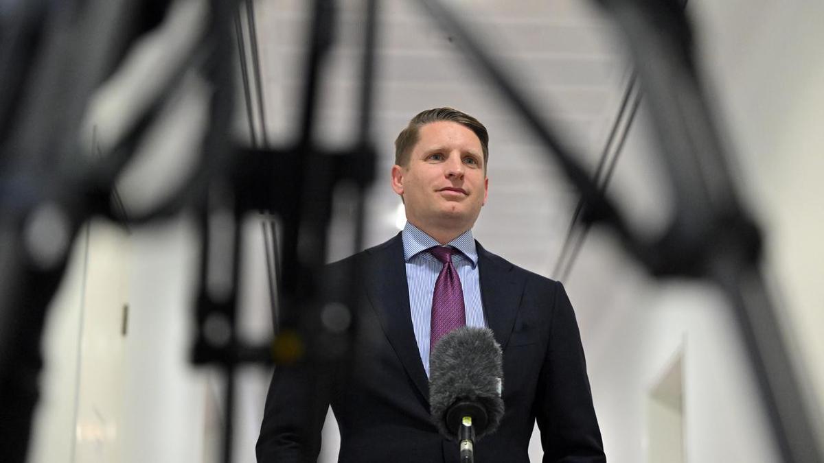 'Weak and glass-jawed': Liberal fires attack on Hanson