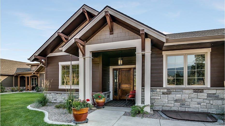 What your HOA may be putting online about you