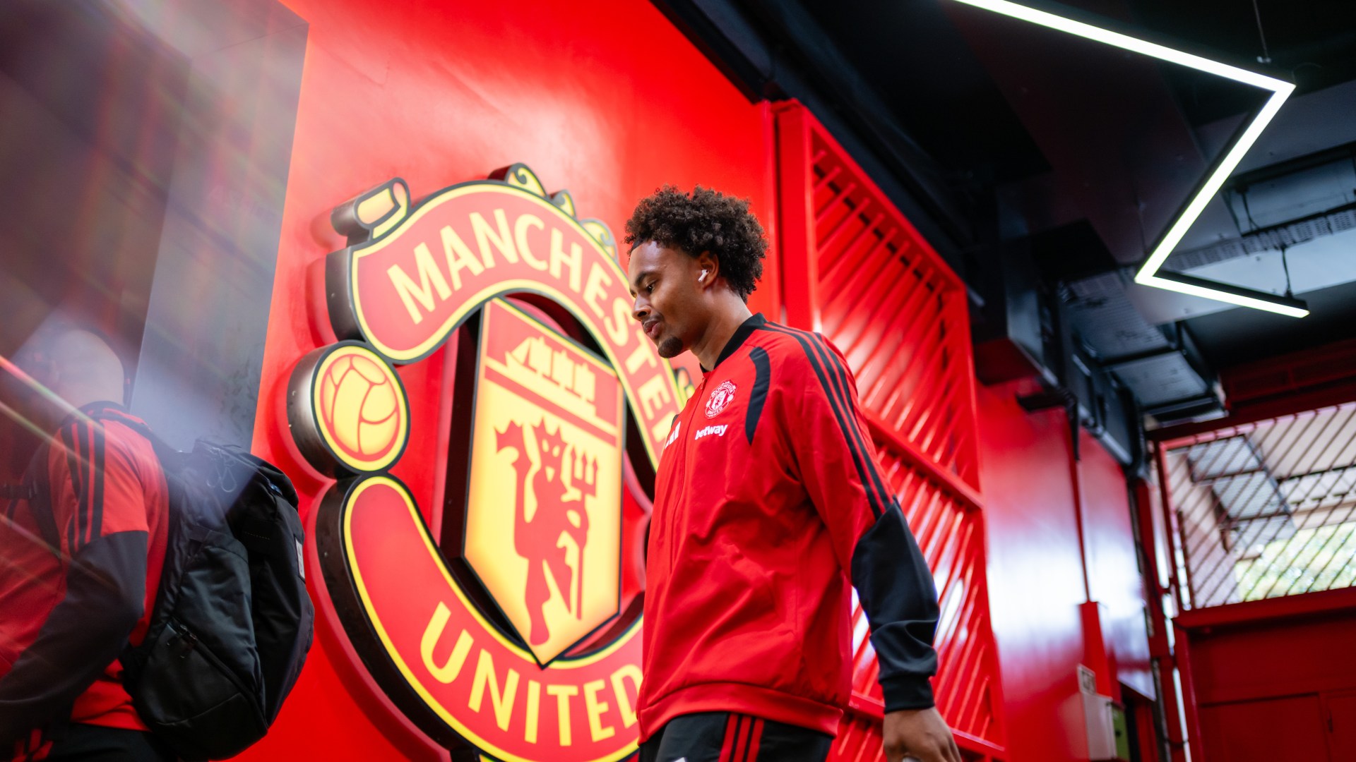 Why Man Utd struggle to sell players – one legend departed for ‘peanuts’ and serial winners have left for cut-price fees