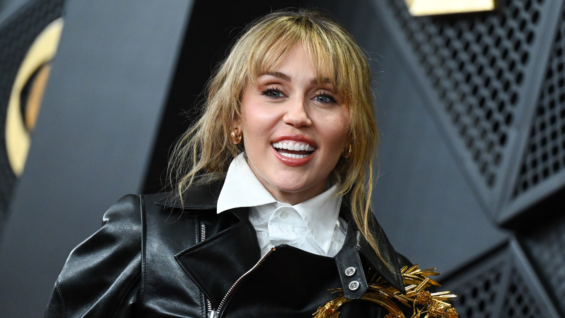 Why did Miley Cyrus drop her last name?