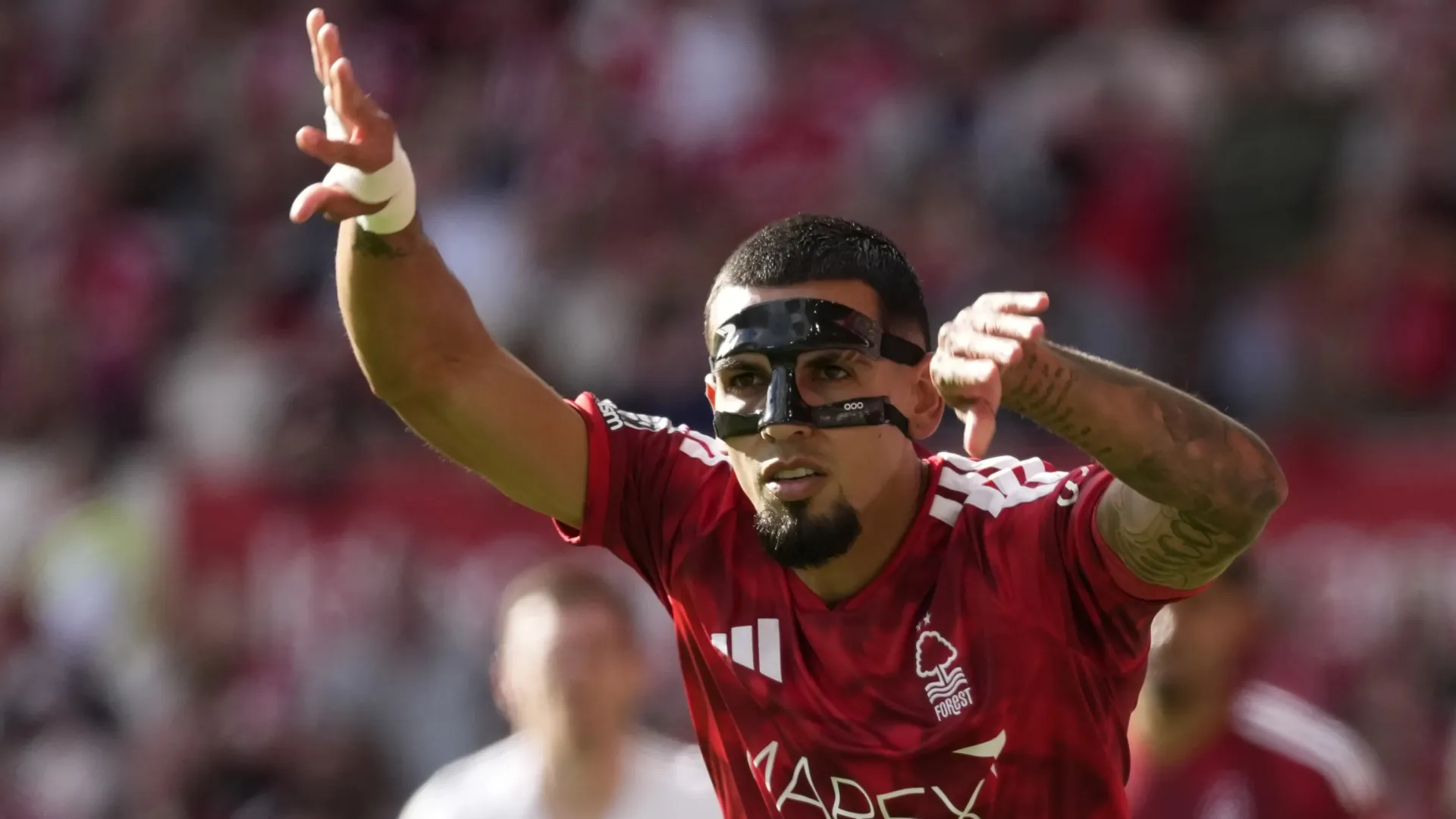 Why is Nottingham Forest star Daniel Munoz wearing a mask?