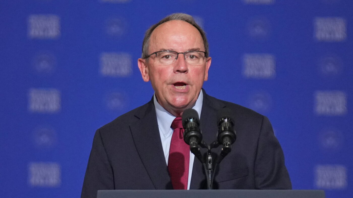 Wisconsin congressman survives emergency plane landing, swims to safety