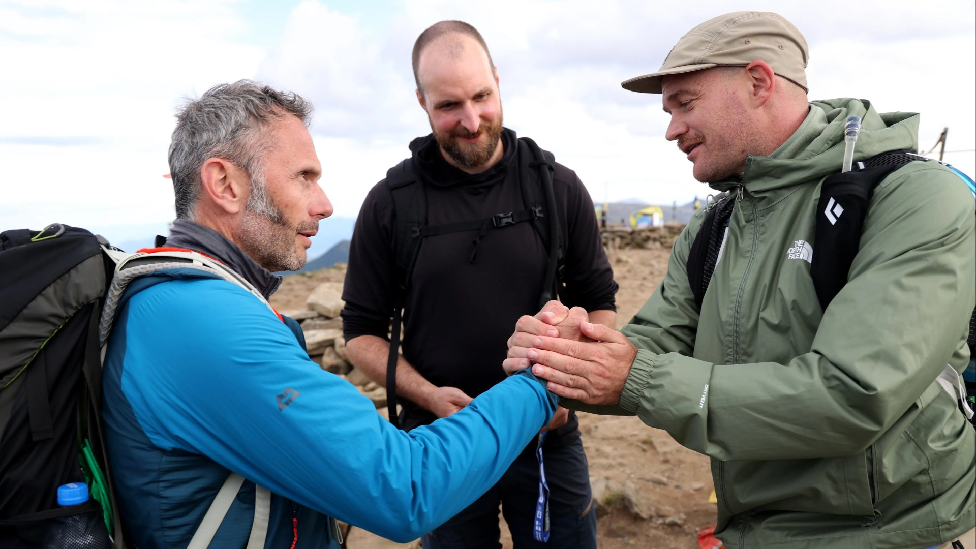 Wounded war heroes from Ukraine & Britain scale mountain together to show UK’s unwavering support in war against Putin