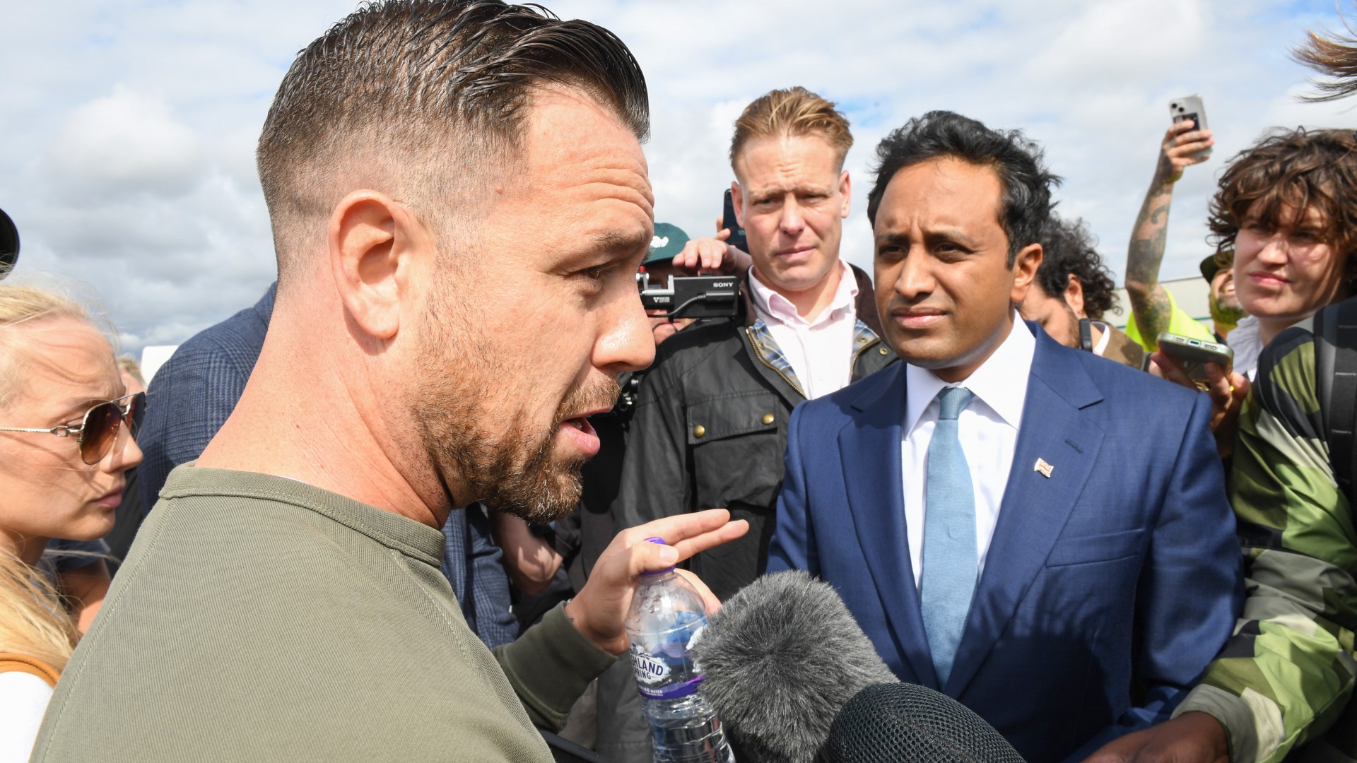 Zia Yusuf confronted by Tommy Robinson’s convicted pal Danny Tommo & warns him ‘tell Nigel be careful with words’