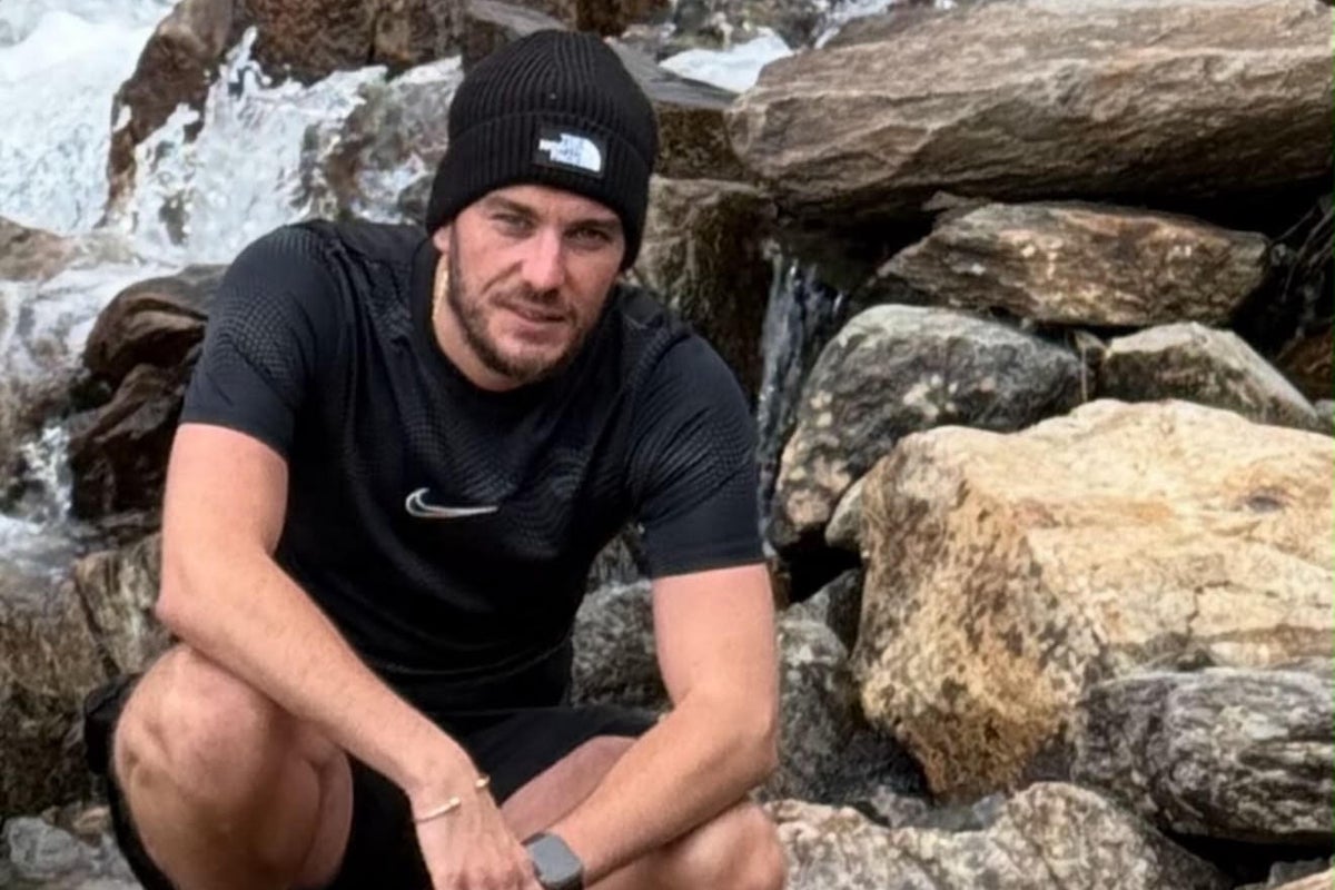 ‘I suffered a fractured spine after our Singapore Airlines flight plummeted 178ft in five seconds’