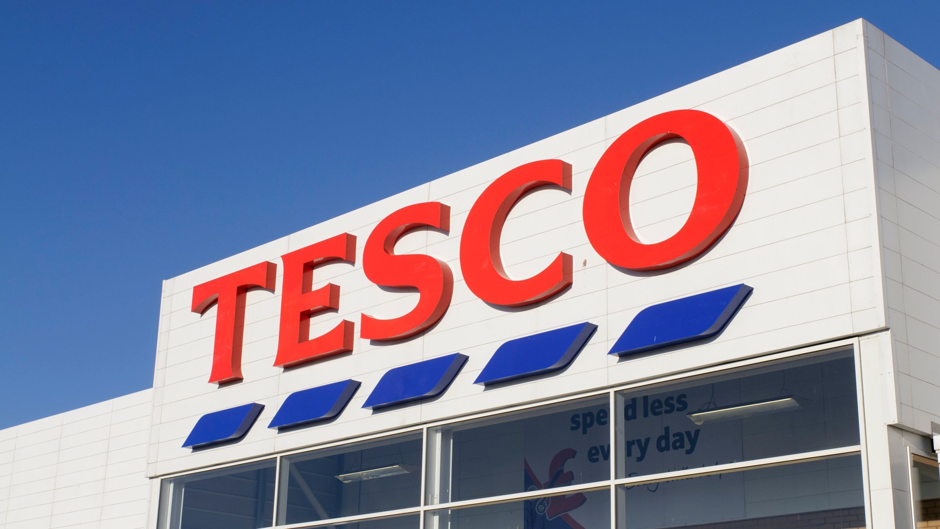 ‘Immediately NEED’ rejoice Tesco shoppers over nostalgic £6.50 cake that we all loved at school