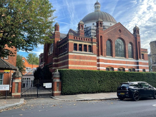 ‘Massive bang’ heard in firework attack on London synagogue during New Year celebrations