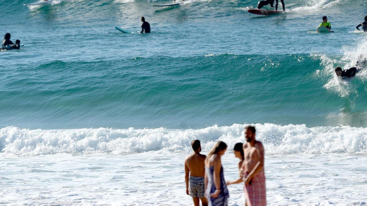 ‘Remarkably warm’: Sydney to hit 30C this weekend as mixed bag of weather smashes Aus