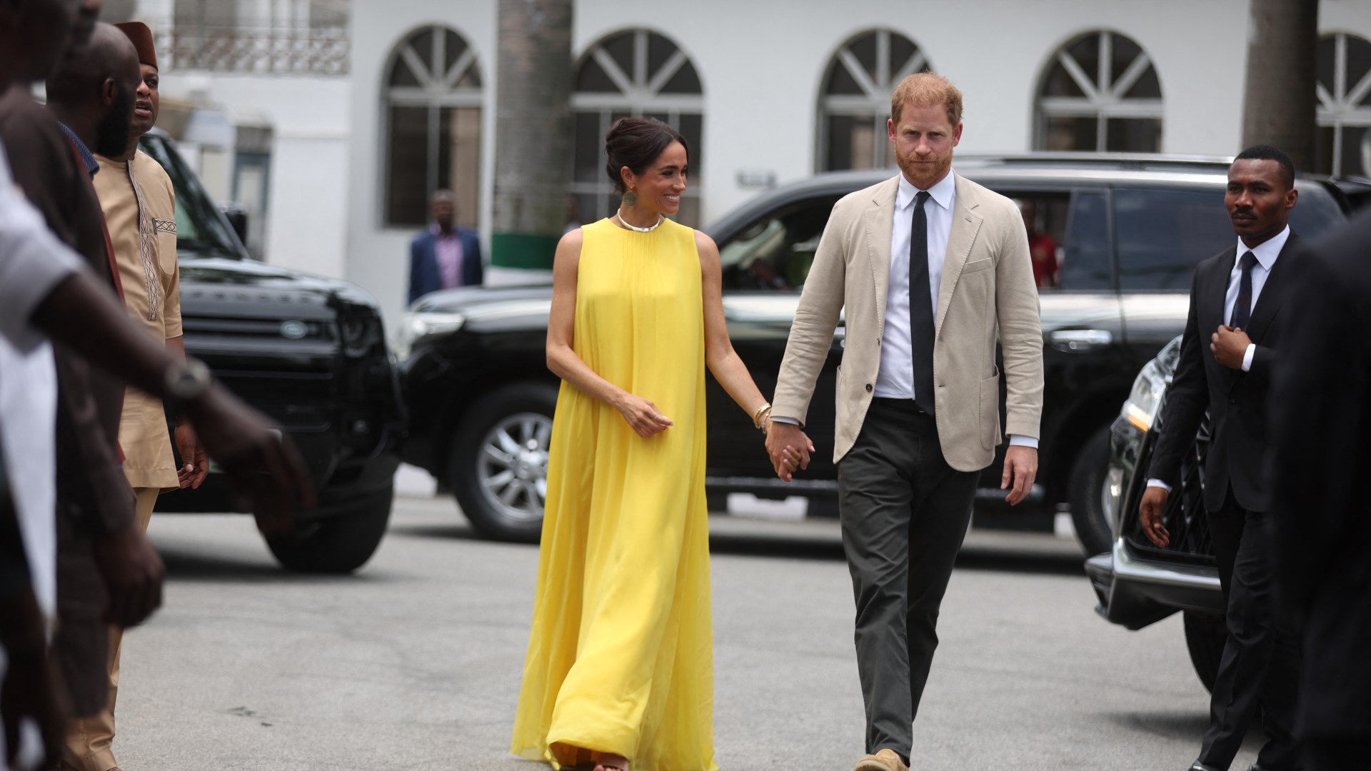 ‘So much for privacy!’ Harry & Meghan are hypocrites & clearly furious they can’t be half-in, half-out, blast experts