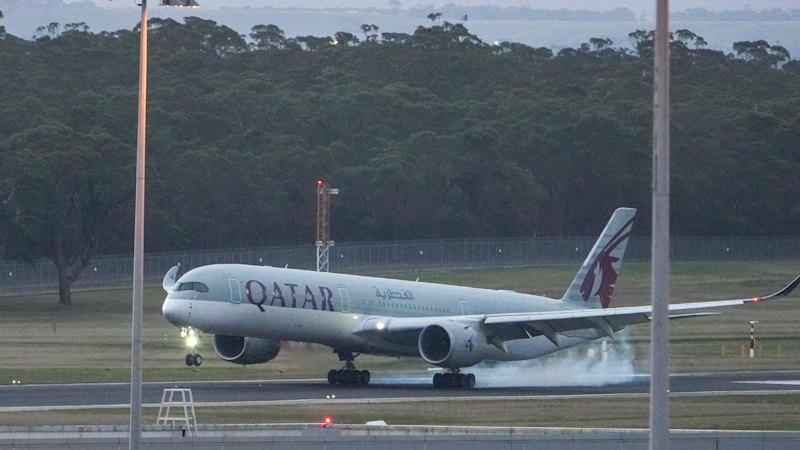 ‘Spitting, kicking, headbutting’: Two men arrested after violent threats aboard flight