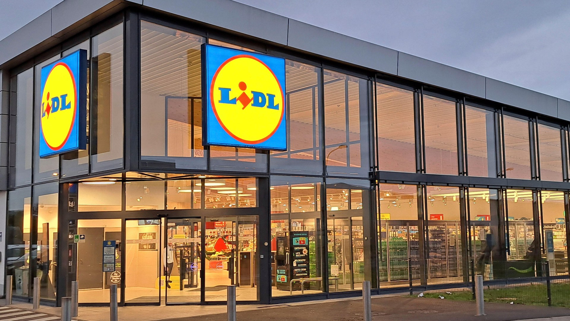 ‘Super-quick’ GHD dupe is returning to Lidl’s middle aisle this week – and it’s £177 cheaper